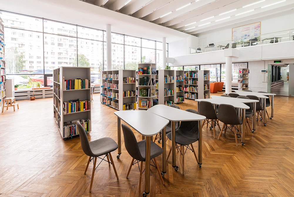 ¿Cómo elegir el mobiliario adecuado para la biblioteca de tu escuela?